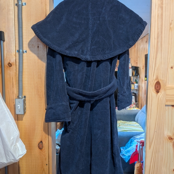 Black Fleece Robe - Picture 2 of 4